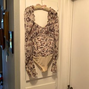 🌺🥀NWT Free People Sheer-sleeved Smocked Bodysuit🥀🌺